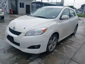 Toyota Matrix S Hatchback AWD (2.4L 4cyl 4A) 2011 White