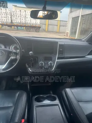 Toyota Sienna 2017 Silver