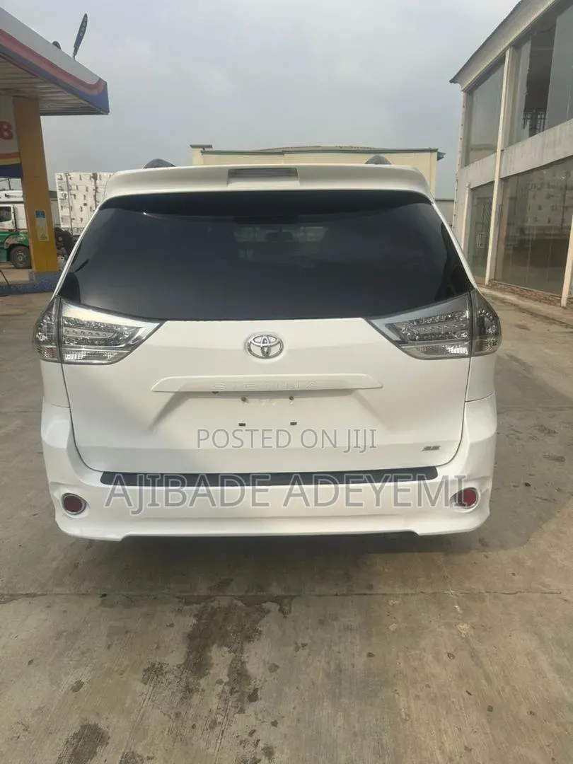 Toyota Sienna 2017 Silver