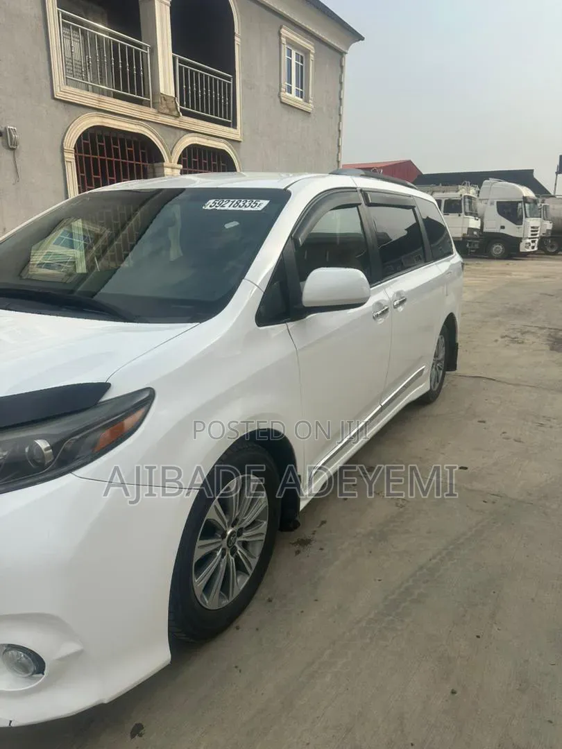 Toyota Sienna 2017 Silver