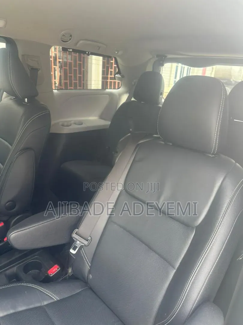 Toyota Sienna 2017 Silver