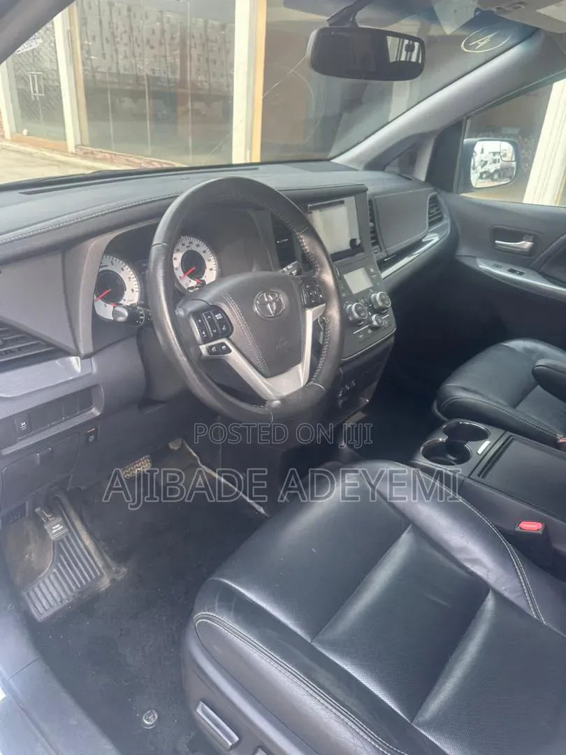 Toyota Sienna 2017 Silver
