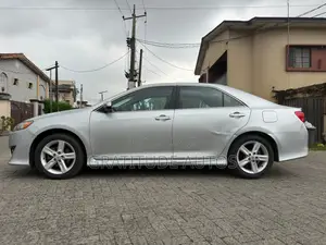 Toyota Camry SE 4dr Sedan (2.5L 4cyl 6A) 2013 Silver