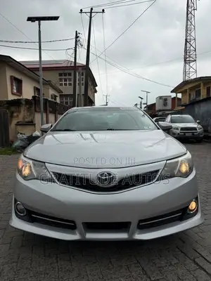 Toyota Camry SE 4dr Sedan (2.5L 4cyl 6A) 2013 Silver
