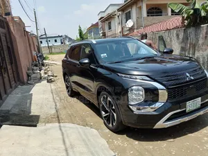 Mitsubishi Outlander 2023 Black
