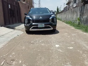 Mitsubishi Outlander 2023 Black