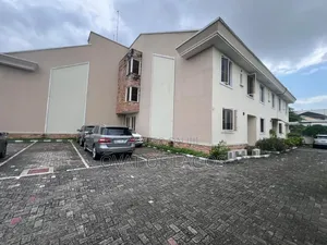 4bdrm Duplex in Banana Island for rent