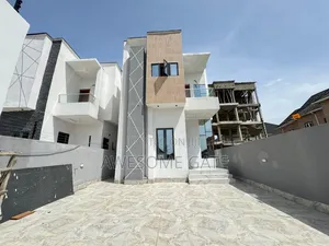 5bdrm Duplex in White Oak, Ologolo for sale