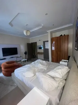 Mini Flat in Chevron for rent