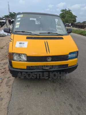 Volkswagen Transporter 2004 Yellow