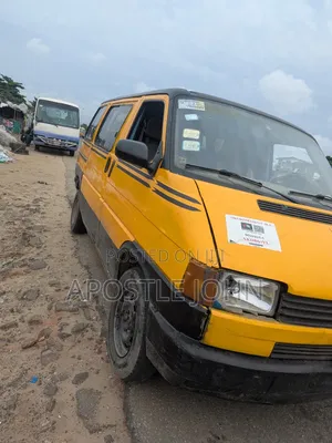 Volkswagen Transporter 2004 Yellow