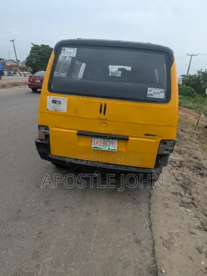 Volkswagen Transporter 2004 Yellow