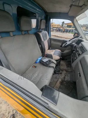 Volkswagen Transporter 2004 Yellow