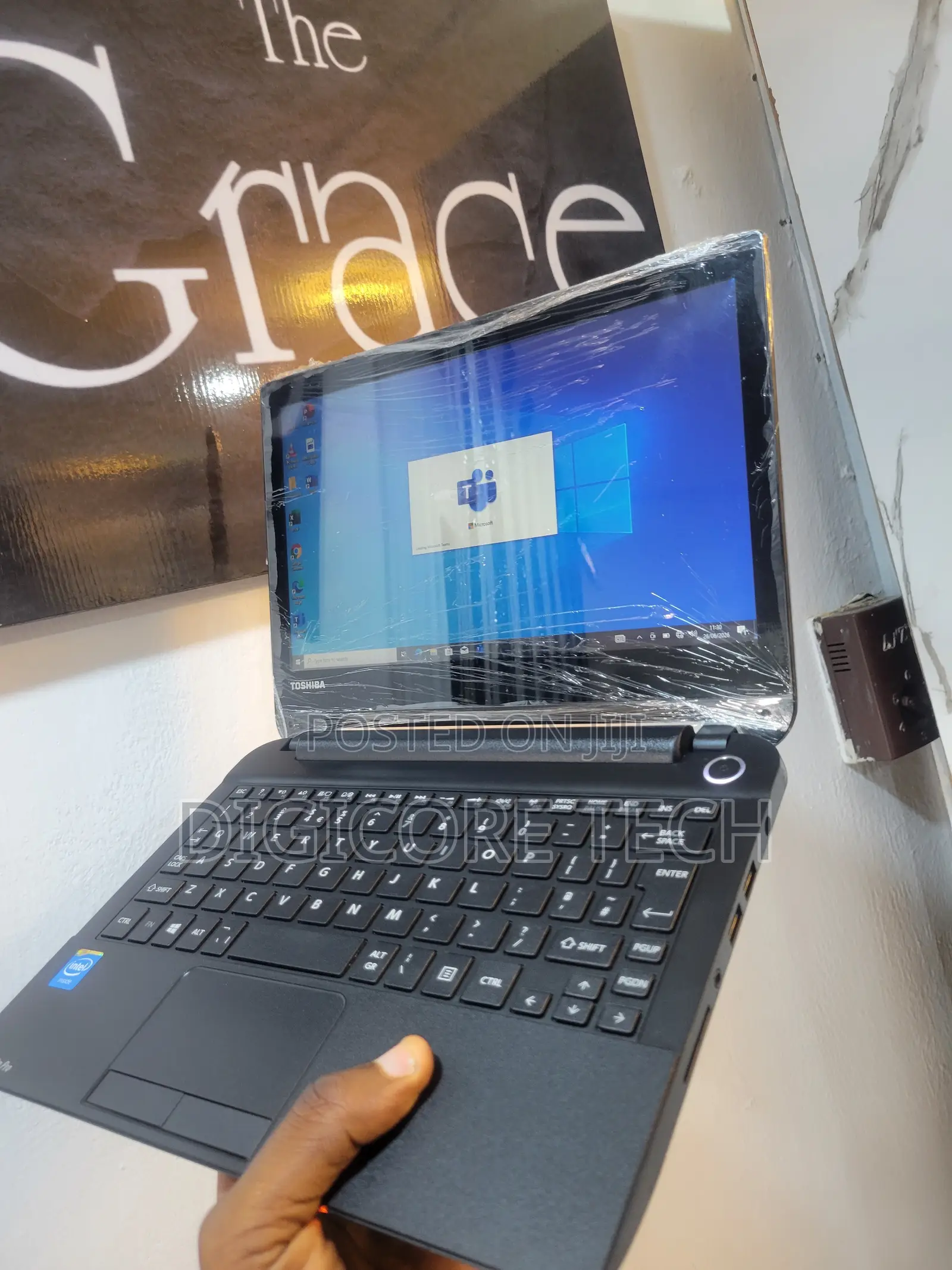 Laptop Toshiba 4GB Intel Celeron SSD 128GB