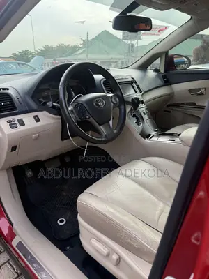 Toyota Venza XLE 4dr Wagon AWD (2.7L 4cyl 6A) 2014 Red