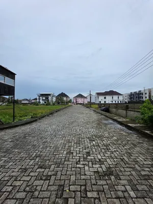 Land 817sqm