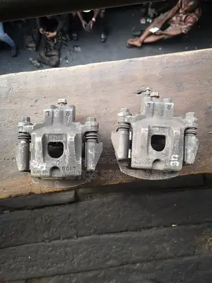 Highlander 2003 2005 Back Brake Calipar 2pcs