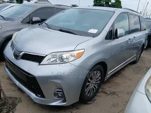 Toyota Sienna Limited AWD 2019 Silver