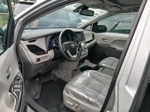 Toyota Sienna Limited AWD 2019 Silver