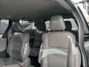 Toyota Sienna Limited AWD 2019 Silver