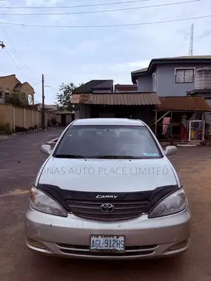Toyota Camry LE 4dr Sedan (2.4L 4cyl 5M) 2004 Silver