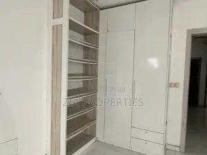 4bdrm Townhouse / Terrace in Chevron for rent