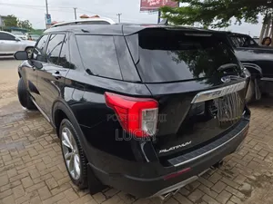 Ford Explorer 2021 Black