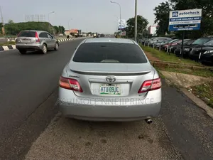 Toyota Camry LE 4dr Sedan (2.5L 4cyl 6AM) 2010 Silver
