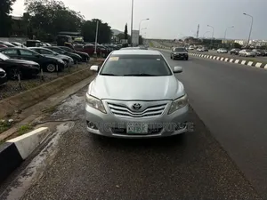 Toyota Camry LE 4dr Sedan (2.5L 4cyl 6AM) 2010 Silver