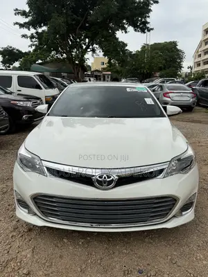 Toyota Avalon XLE FWDSedan (3.6L 6cyl 6A) 2016 White