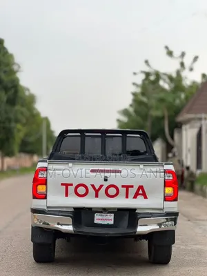 Toyota Hilux SR5+ 4x4 2018 White