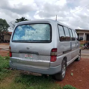 Toyota HiAce 1995 Silver