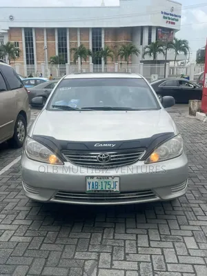 Toyota Camry 2025 Silver