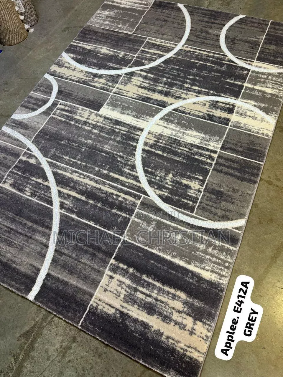 Premium Turkish Centre Rug – Modern Geometric Design