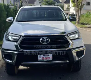 Toyota Hilux 2023 White