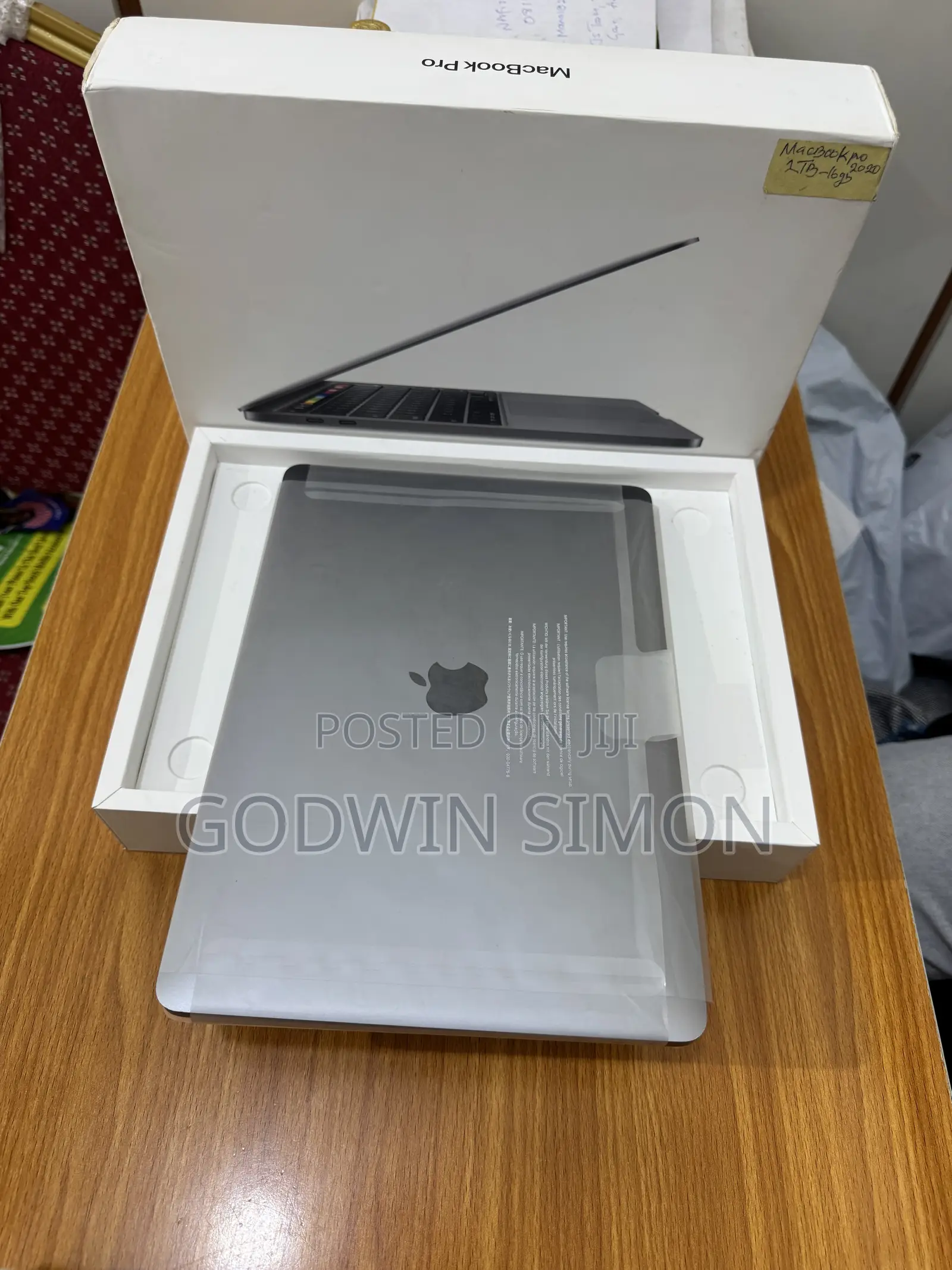 Laptop Apple MacBook Pro 2020 16GB Intel Core i5 SSD 1T