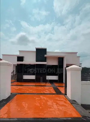 5bdrm Duplex in Almond Estate for rent