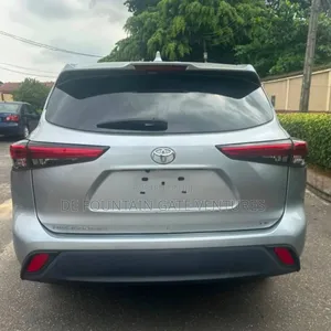 Toyota Highlander 2021 Silver