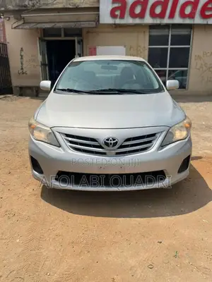 Toyota Corolla LE Special Edition 4dr Sedan (1.8L 4cyl 4A) 2013 Silver