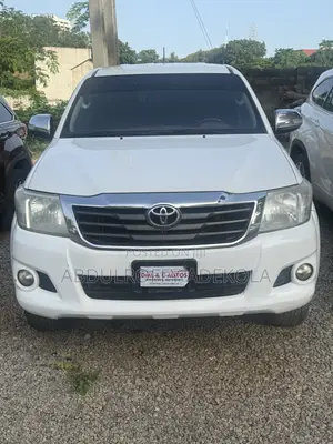 Toyota Hilux SR 4x4 2015 White