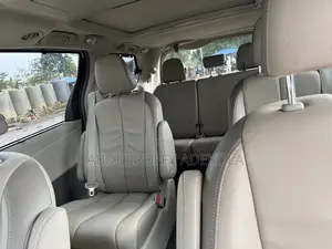 Toyota Sienna Limited AWD 7-Passenger 2013 Off white