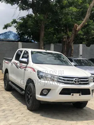 Toyota Hilux Revo Double Cab Petrol 2.7 RWD 2022 White