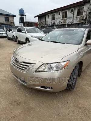 Toyota Camry XLE V6 4dr Sedan (3.5L 6cyl 6AM) 2009 Gold