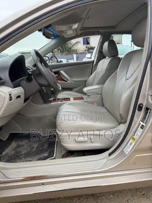 Toyota Camry XLE V6 4dr Sedan (3.5L 6cyl 6AM) 2009 Gold