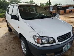 Toyota Picnic 2.0 FWD 2002 White