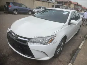 Toyota Camry SE 4dr Sedan (2.5L 4cyl 6A) 2017 White