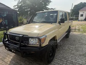 Toyota Land Cruiser 2023 Gold