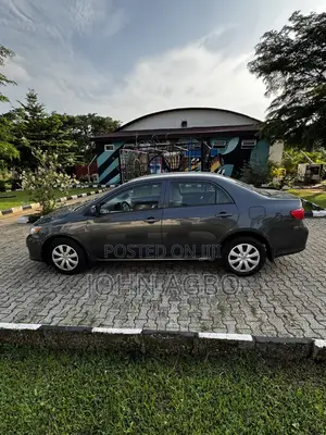Toyota Corolla LE 4dr Sedan (1.8L 4cyl 4A) 2010 Gray