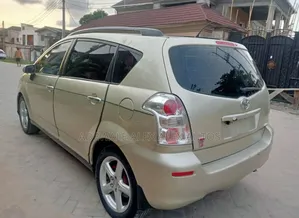 Toyota Corolla Verso 1.8 Luna Automatic 2006 Gold
