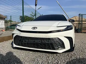 Toyota Camry SE 2025 White